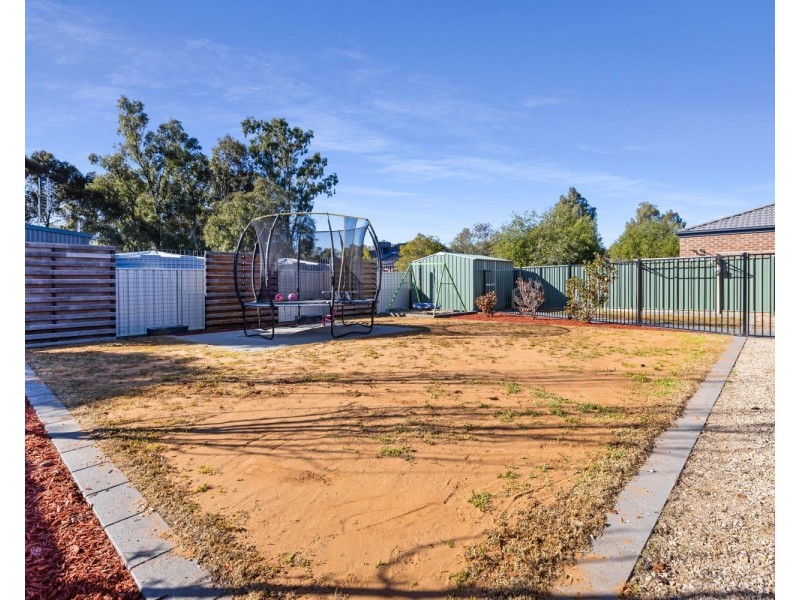 28 Triplett Avenue, Ascot VIC 3551