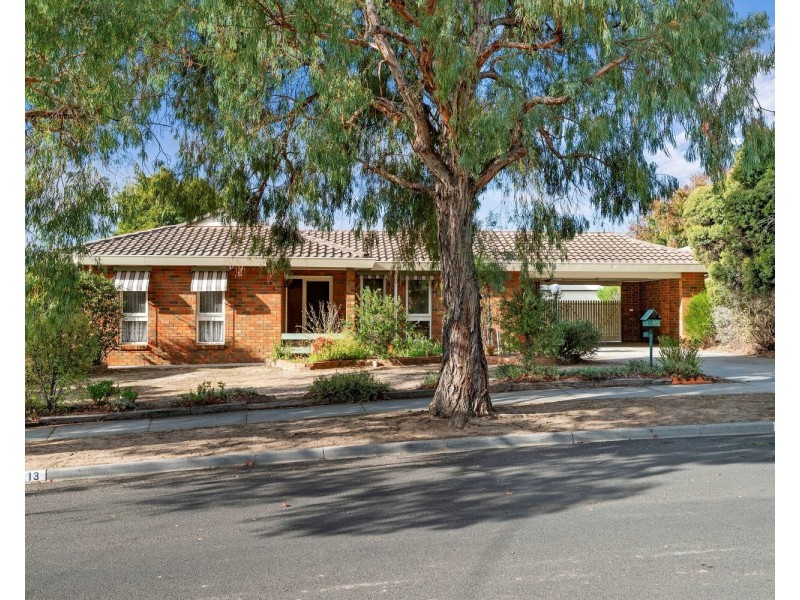 13 Woodbury Street, Strathdale VIC 3550