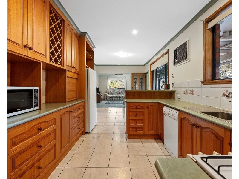 13 Woodbury Street, Strathdale VIC 3550