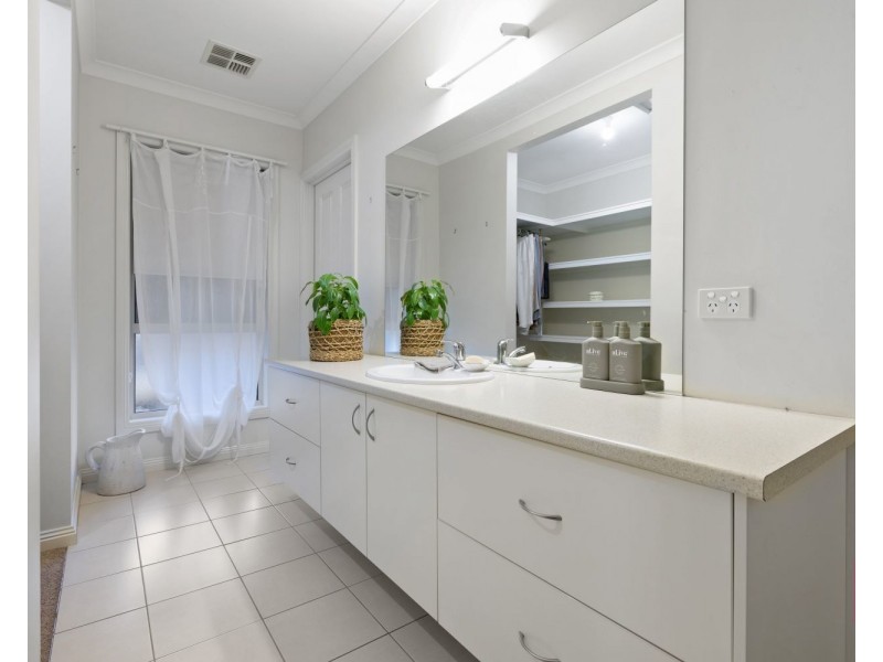 1 Augusta Court, Junortoun VIC 3551