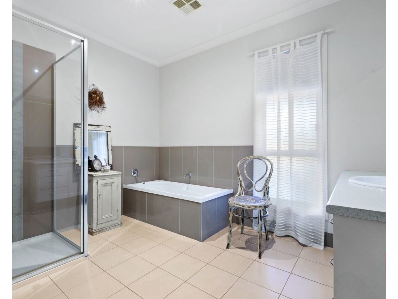 1 Augusta Court, Junortoun VIC 3551