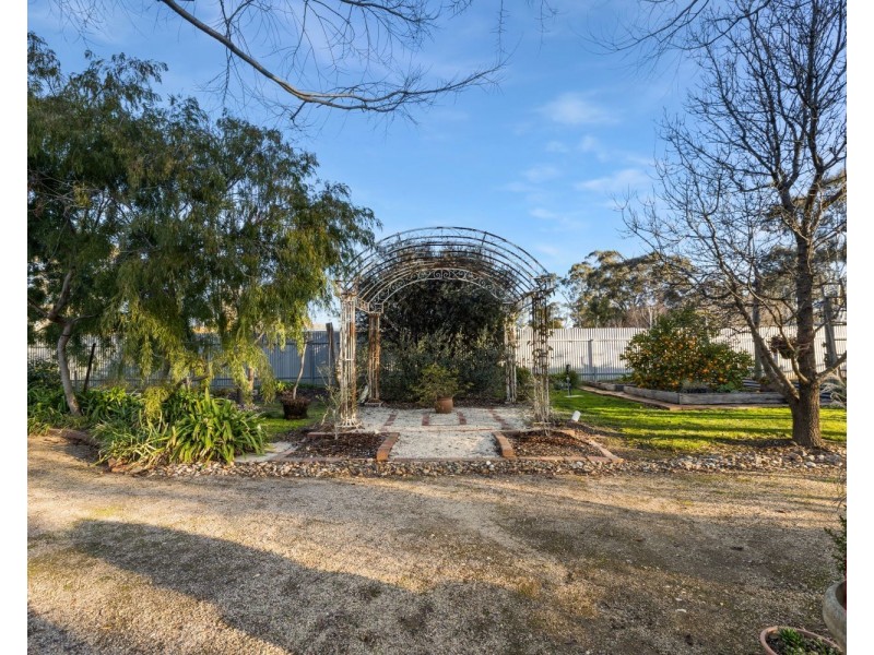 1 Augusta Court, Junortoun VIC 3551