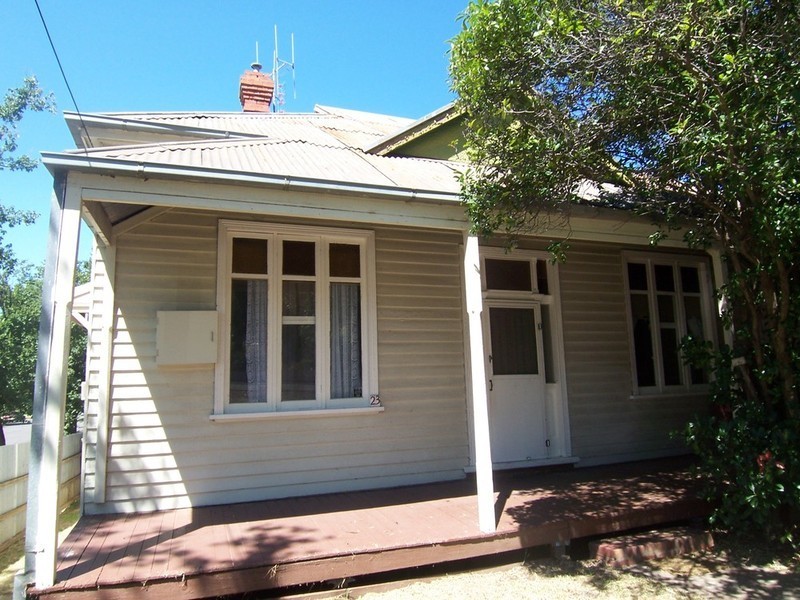 23 Carpenter Street, Quarry Hill VIC 3550