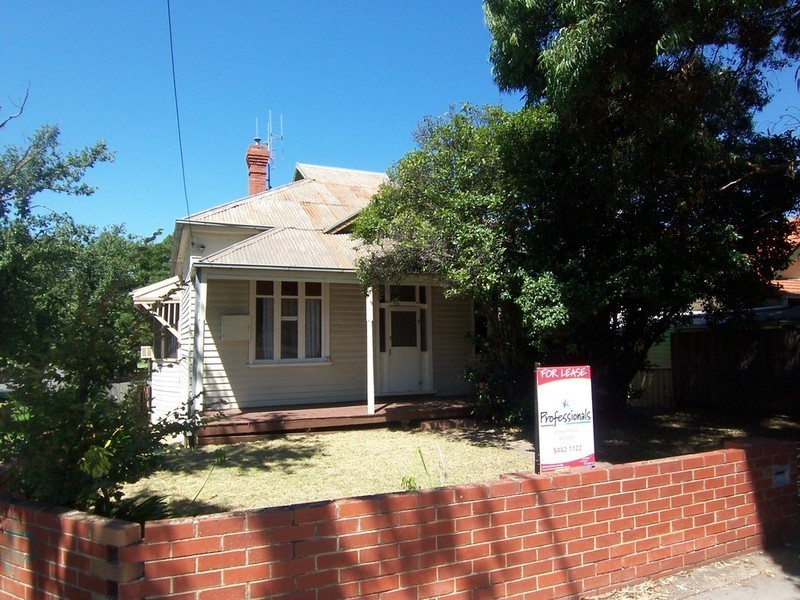 23 Carpenter Street, Quarry Hill VIC 3550