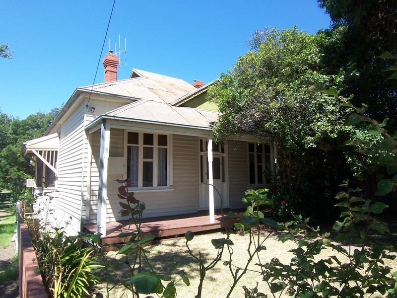 23 Carpenter Street, Quarry Hill VIC 3550