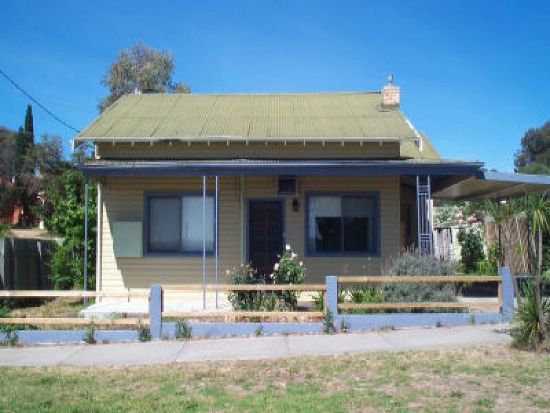 40 Peel Street, Quarry Hill VIC 3550
