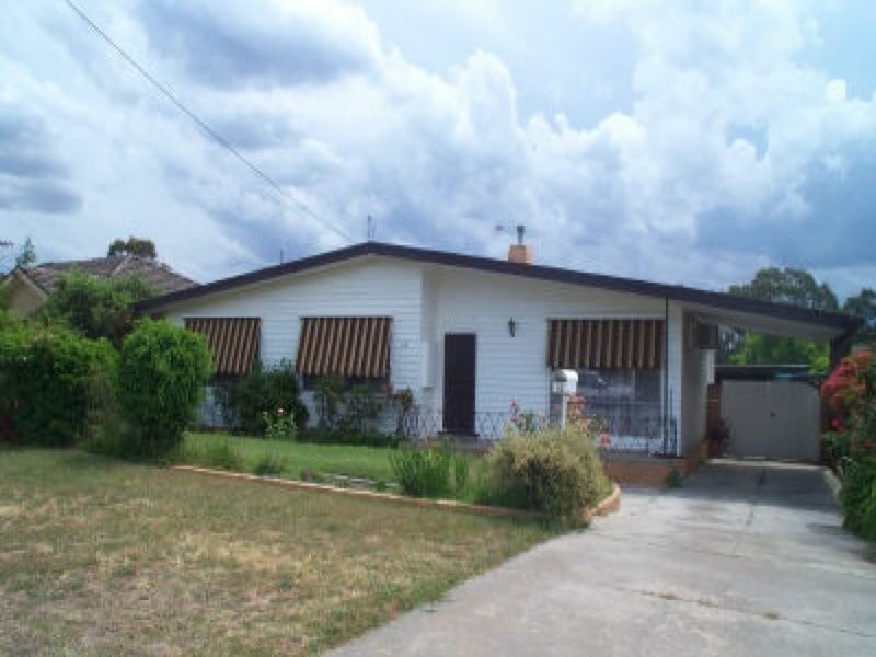 24 Alexander Street, Kangaroo Flat VIC 3555