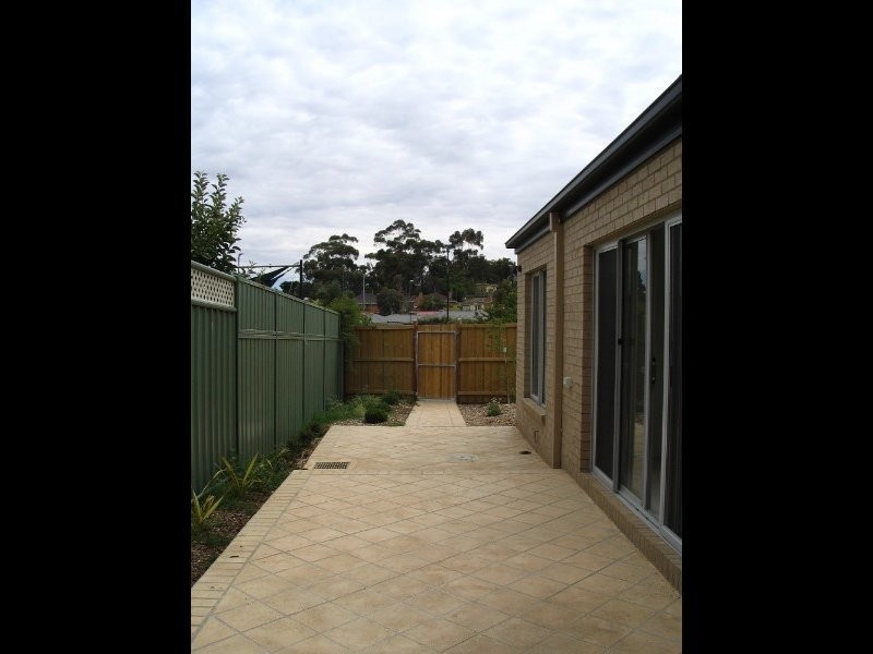 9/7a Curtin Street, Flora Hill VIC 3550