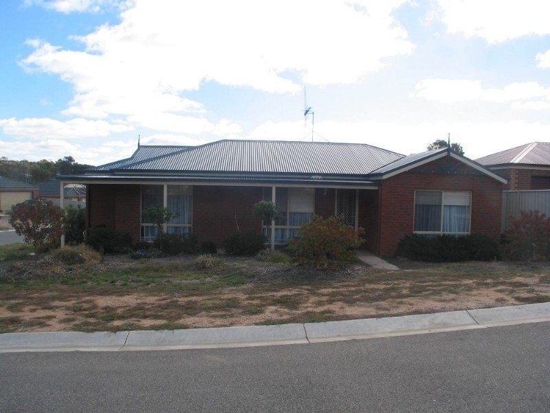7 Goodenia Avenue, Kangaroo Flat VIC 3555