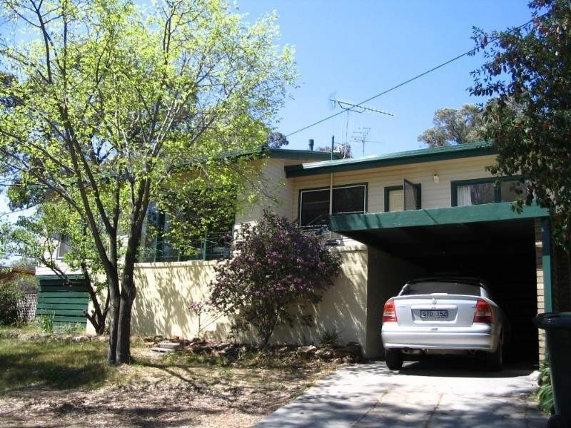 18 Leigh Street, Flora Hill VIC 3550