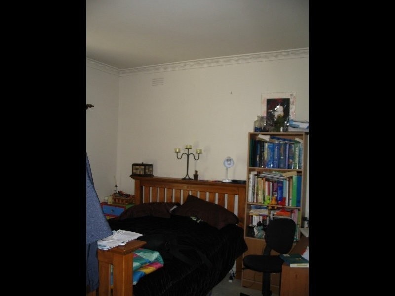 18 Leigh Street, Flora Hill VIC 3550