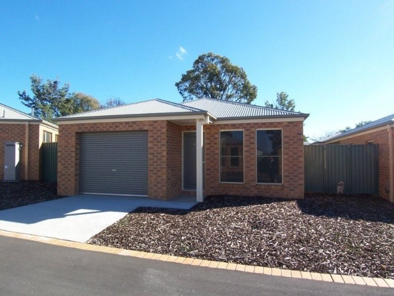 2/24 Trumble Street, Eaglehawk VIC 3556