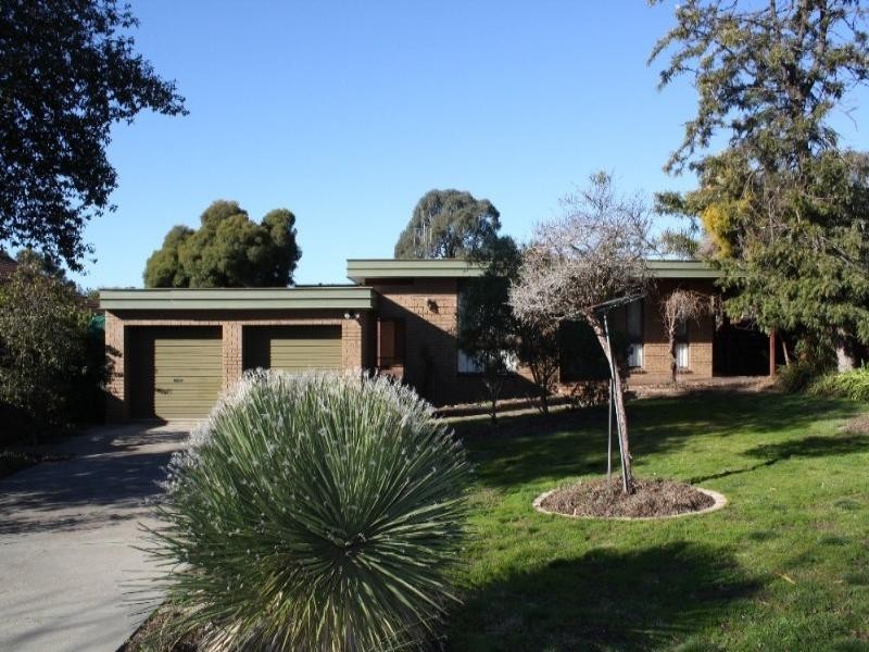 15 Nabilla Crescent, Strathdale VIC 3550