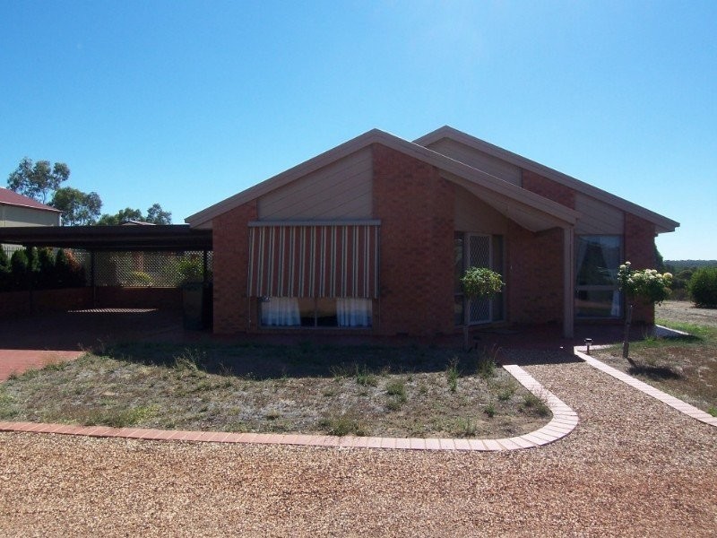 33 Emmaline Street, Maiden Gully VIC 3551