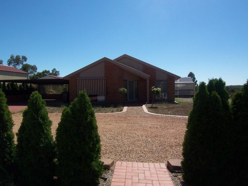 33 Emmaline Street, Maiden Gully VIC 3551