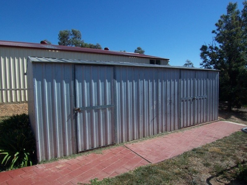 33 Emmaline Street, Maiden Gully VIC 3551