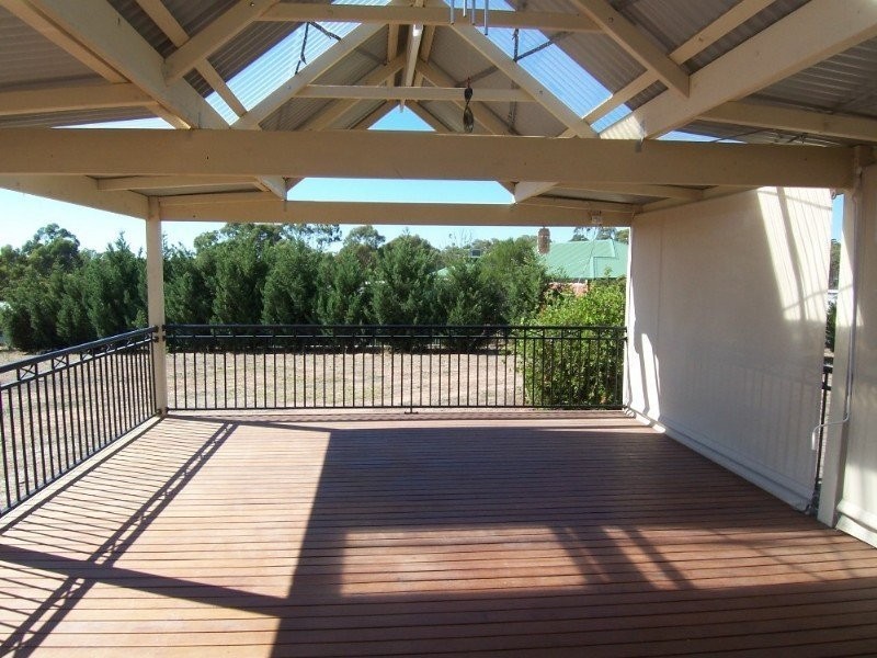 33 Emmaline Street, Maiden Gully VIC 3551