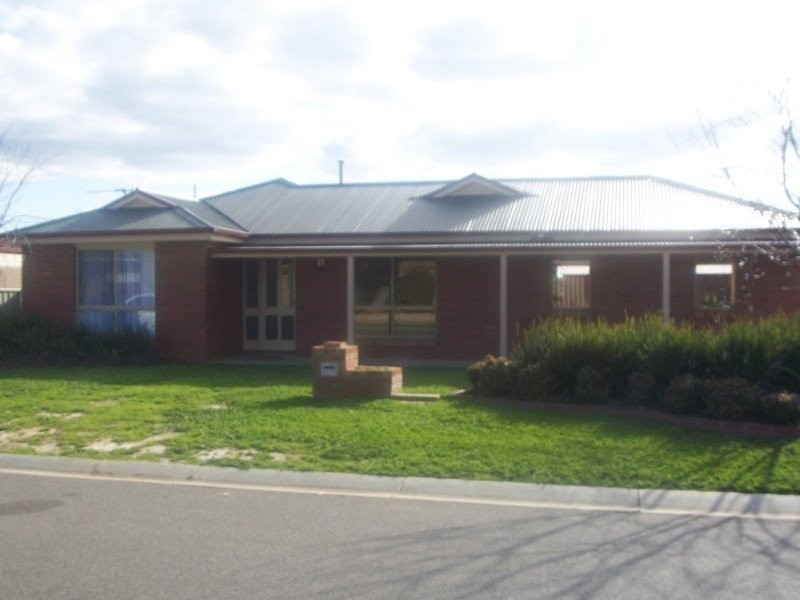 2 Robbins Court, Epsom VIC 3551