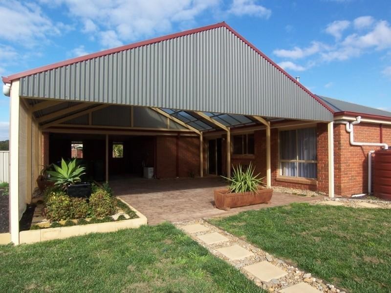 2 Robbins Court, Epsom VIC 3551