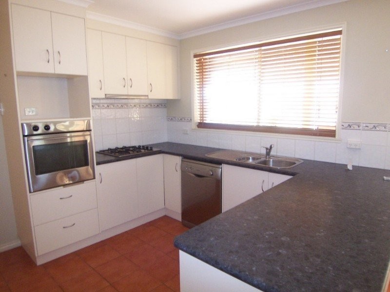 2 Robbins Court, Epsom VIC 3551
