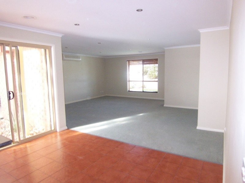2 Robbins Court, Epsom VIC 3551