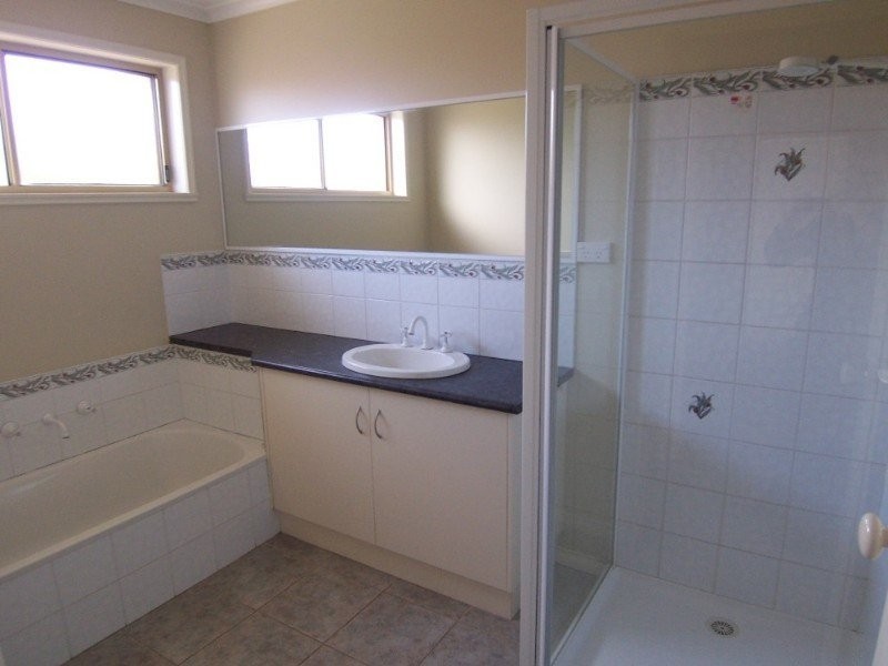 2 Robbins Court, Epsom VIC 3551