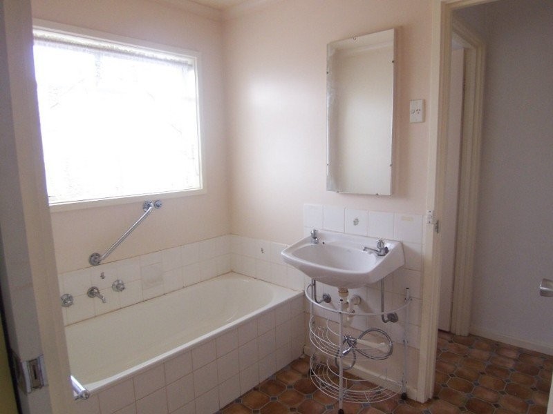 5 Sparrowhawk Road, Long Gully VIC 3550