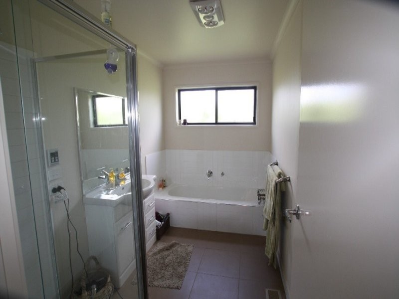 8 Caleb Close, Golden Square VIC 3555