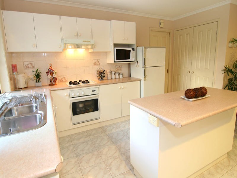 7 Barwon Drive, Strathdale VIC 3550