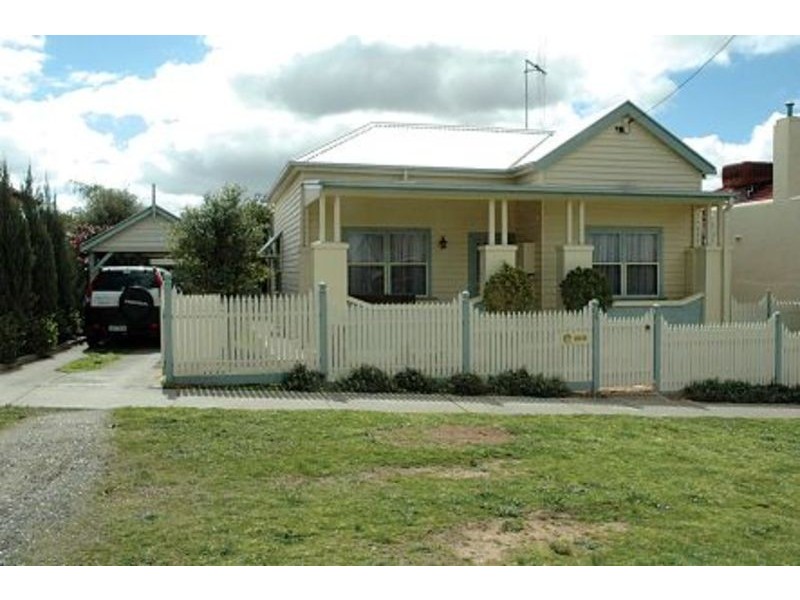4 Percival Street, Quarry Hill VIC 3550