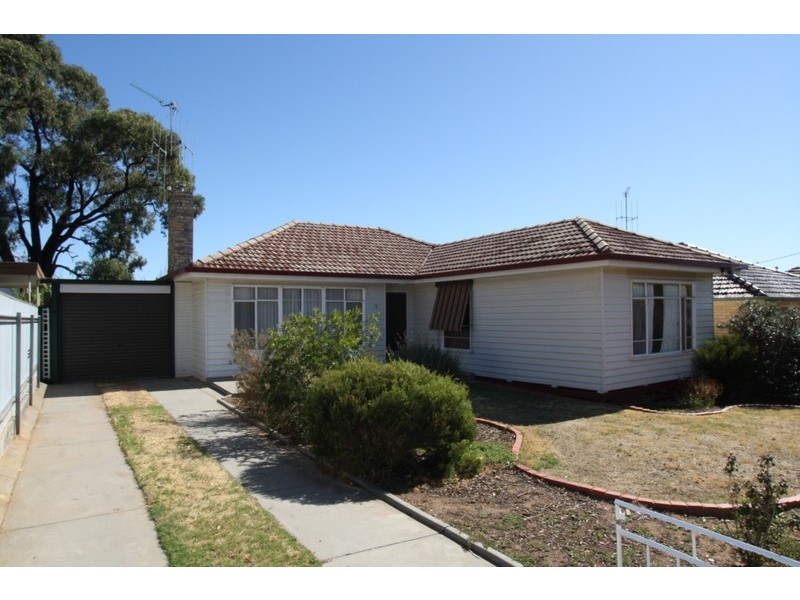 8 Woods Street, Kennington VIC 3550