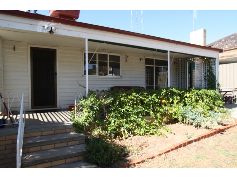 8 Woods Street, Kennington VIC 3550