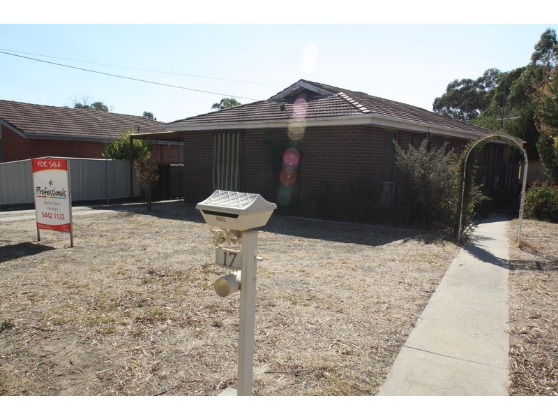 17 Truscott Avenue, California Gully VIC 3556