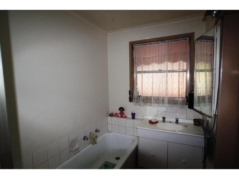 17 Truscott Avenue, California Gully VIC 3556