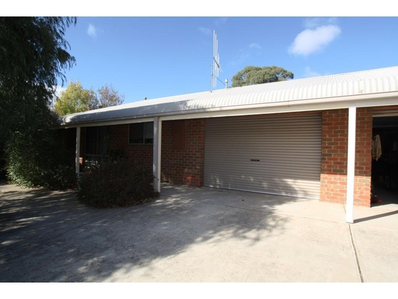 2/211 Carpenter Street, Spring Gully VIC 3550