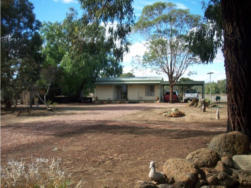 10 Pine Grove, Goornong VIC 3557