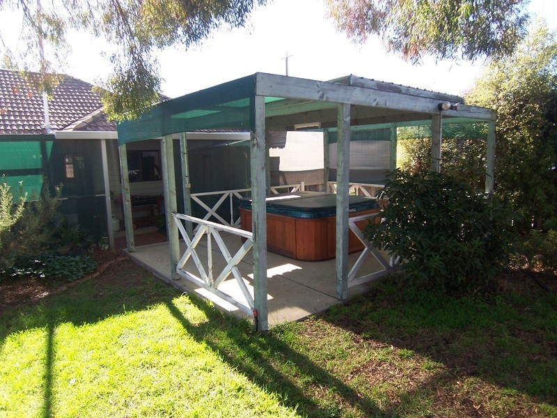 35 Wesley Street, Kangaroo Flat VIC 3555