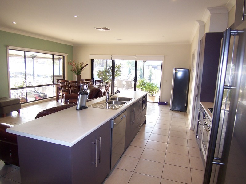 8 Gordonia Avenue, Epsom VIC 3551