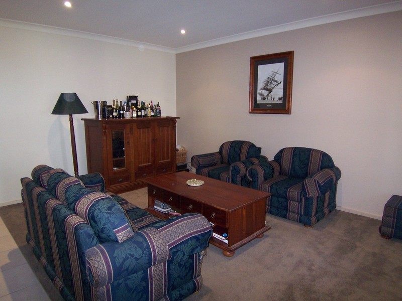 8 Gordonia Avenue, Epsom VIC 3551