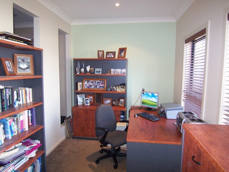 8 Gordonia Avenue, Epsom VIC 3551