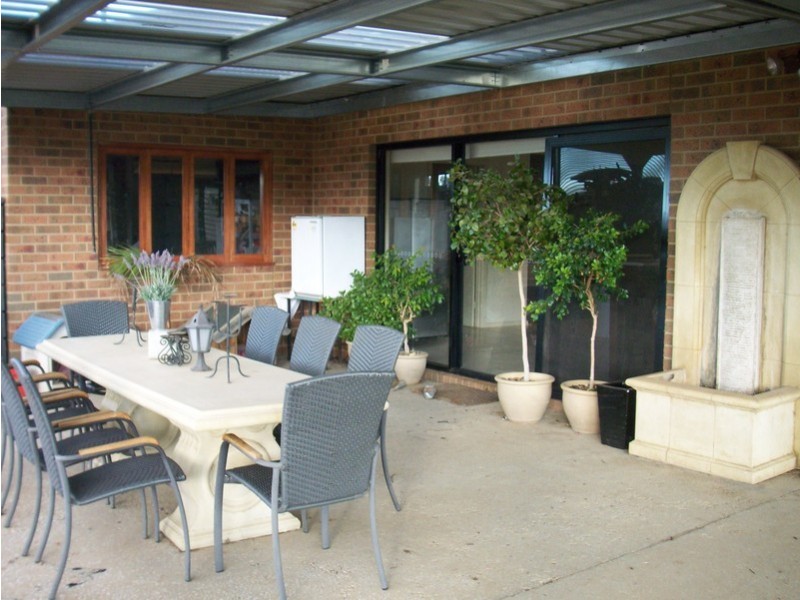 8 Gordonia Avenue, Epsom VIC 3551