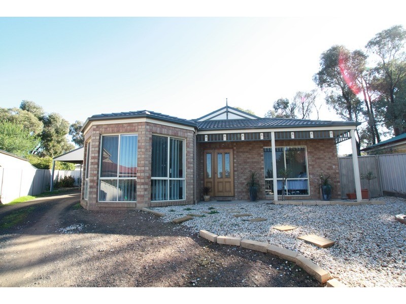 10 Gledhill Rise, Kangaroo Flat VIC 3555