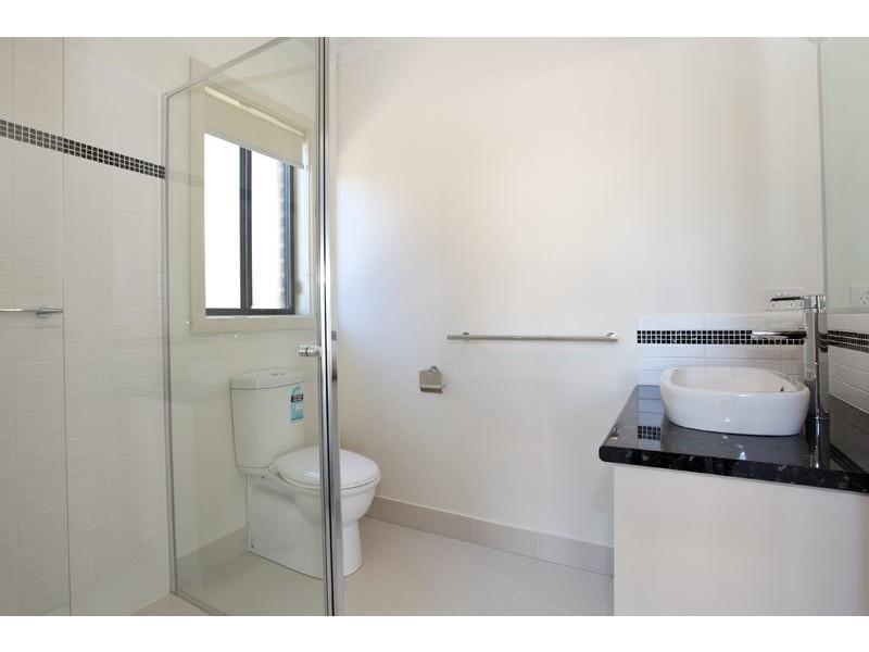 2/10 Neale Street, Kennington VIC 3550