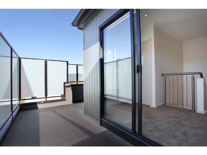 2/10 Neale Street, Kennington VIC 3550