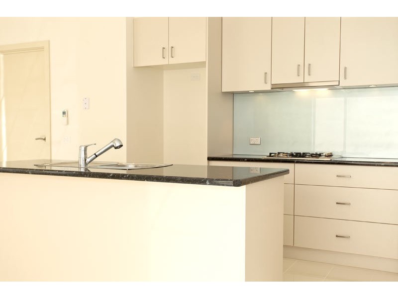 2/10 Neale Street, Kennington VIC 3550