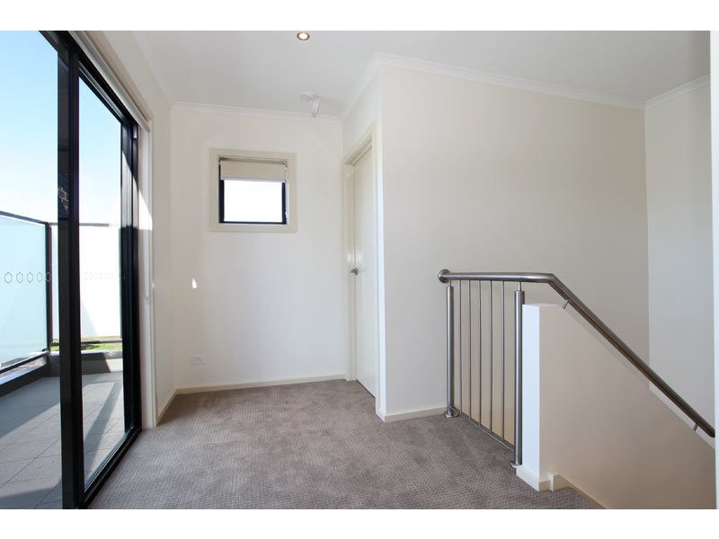 2/10 Neale Street, Kennington VIC 3550