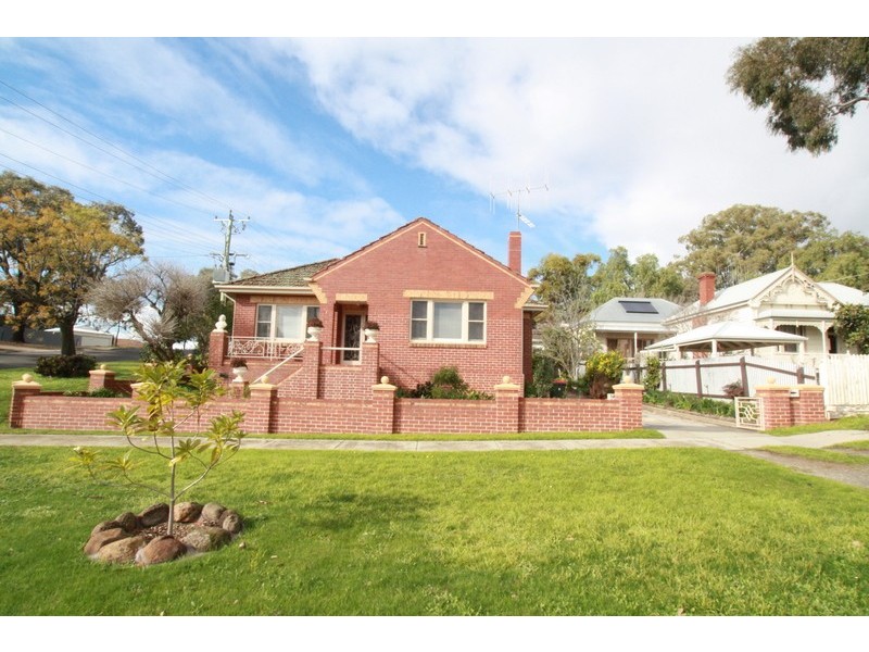 1 Hamlet Street, Quarry Hill VIC 3550