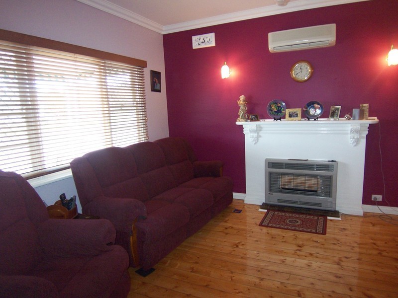 2 Woolcock Avenue, Kangaroo Flat VIC 3555