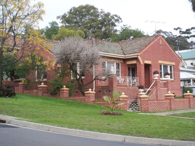 1 Hamlet Street, Quarry Hill VIC 3550