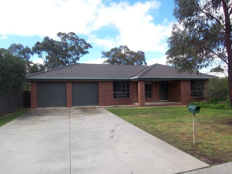 33 Gallway Drive, Eaglehawk VIC 3556
